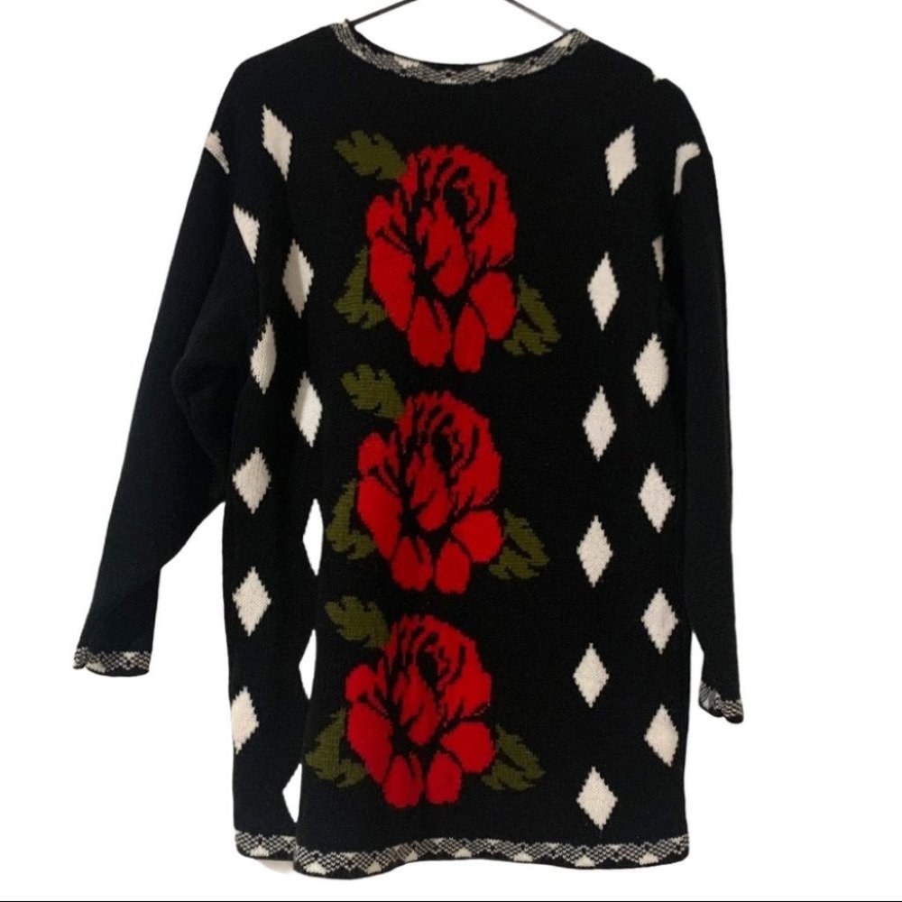 Vintage Blue Morgan Rose Graphic Print Sweater!